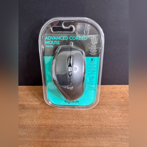 NIB Logitech M500 910 Corded Mouse Hyper-Fast Scrolling Plug And Play No Install - Picture 1 of 5